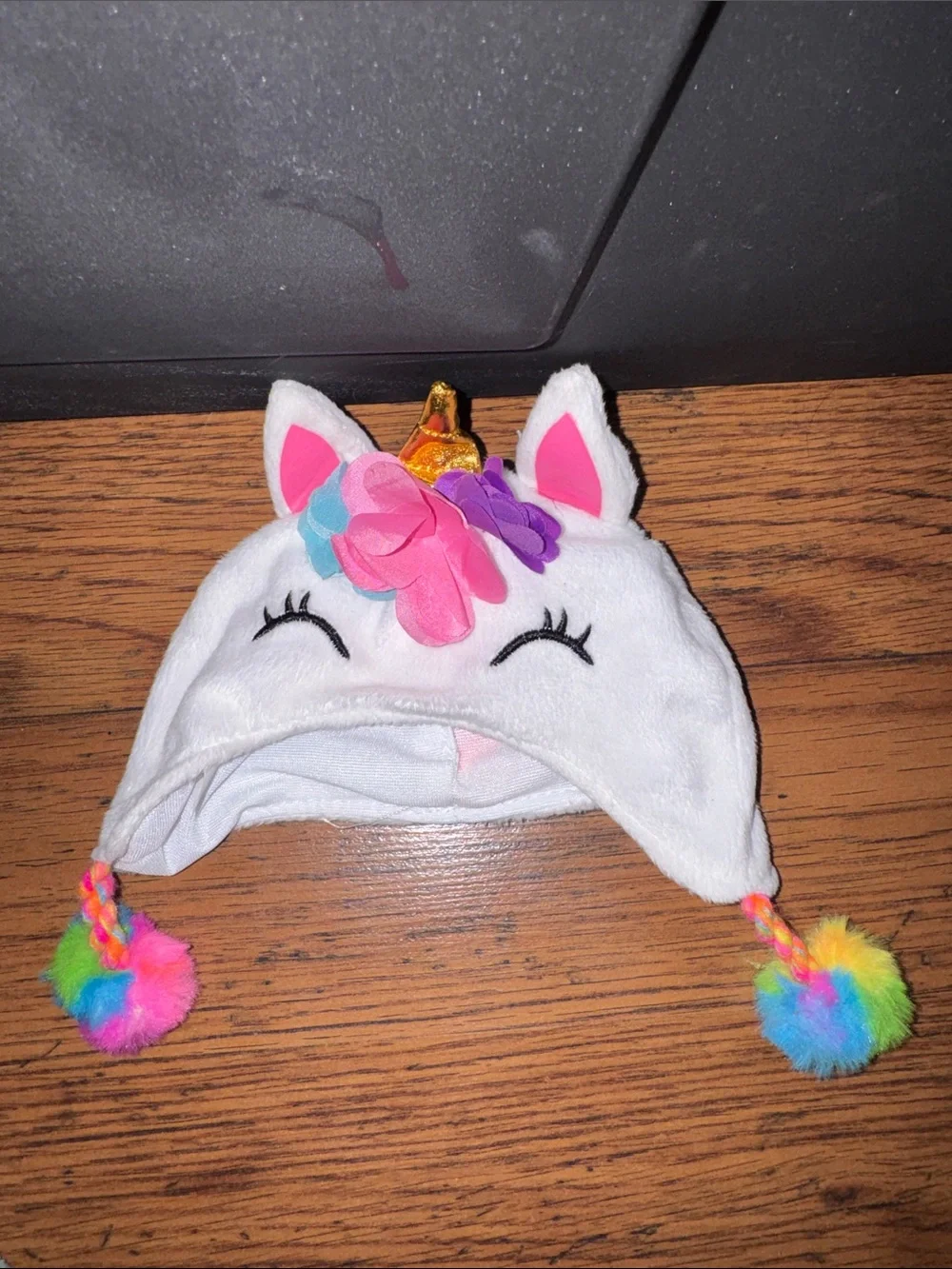 Kids White Unicorn Hat with Rainbow Accents 44.T1
